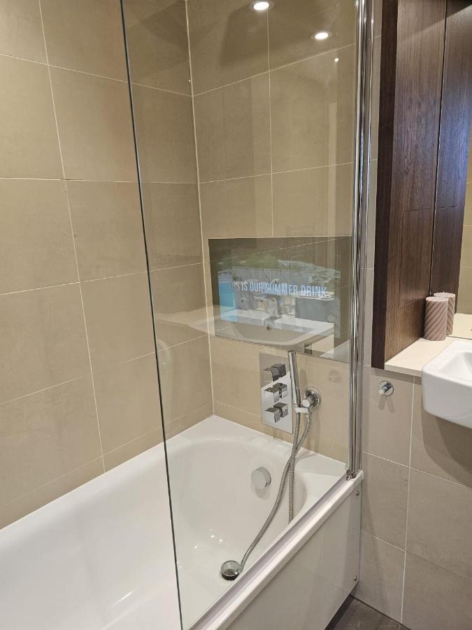 2 Bed Luxurious Canary Wharf Appartamento