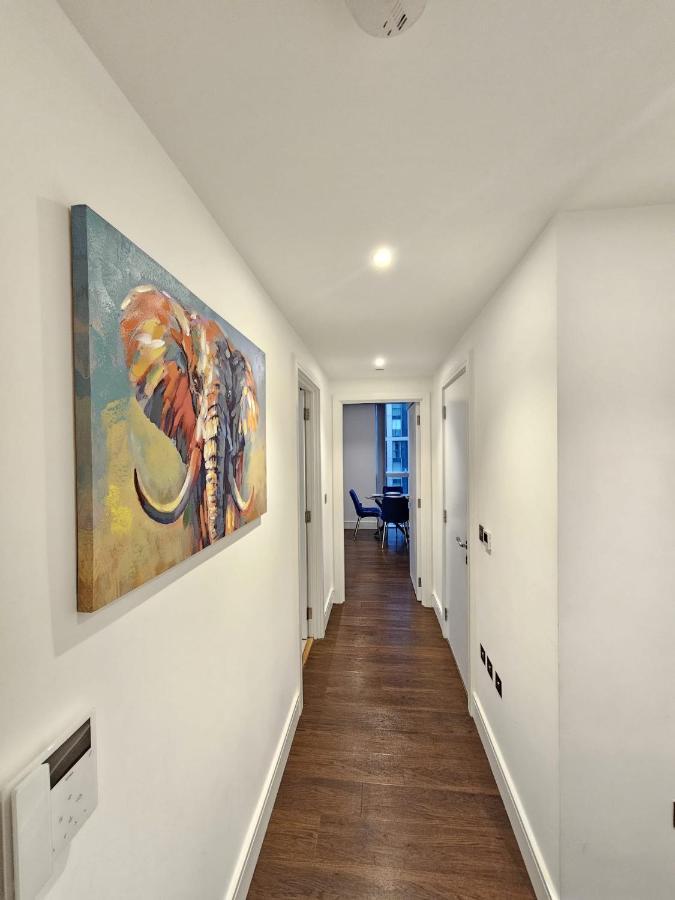 2 Bed Luxurious Canary Wharf * Londra