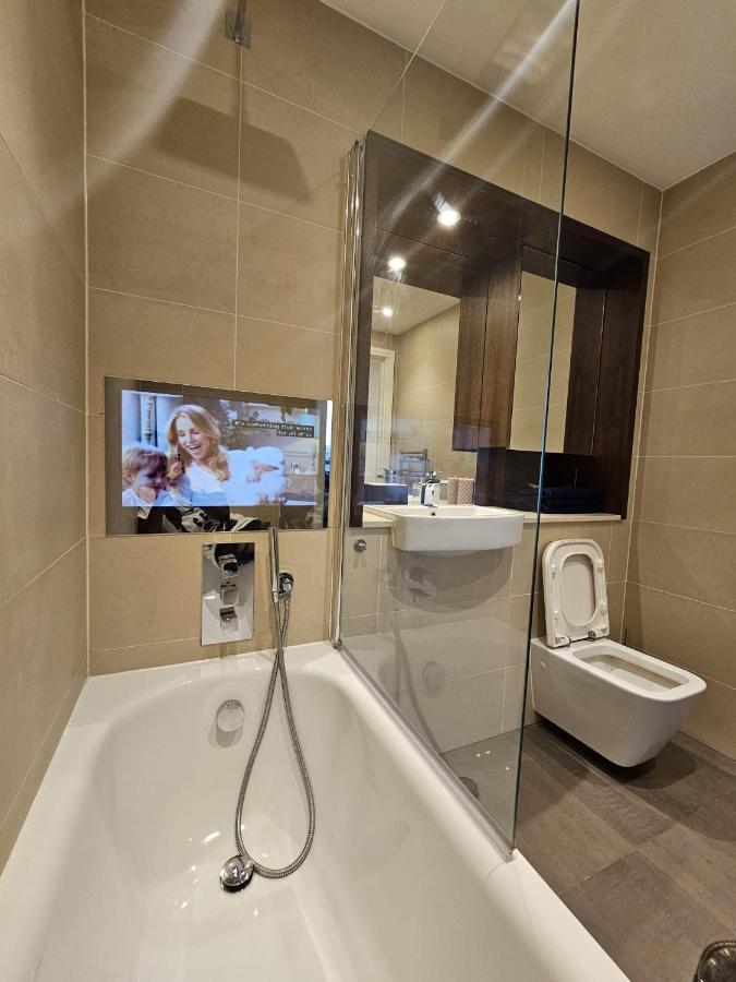 2 Bed Luxurious Canary Wharf Appartamento Londra
