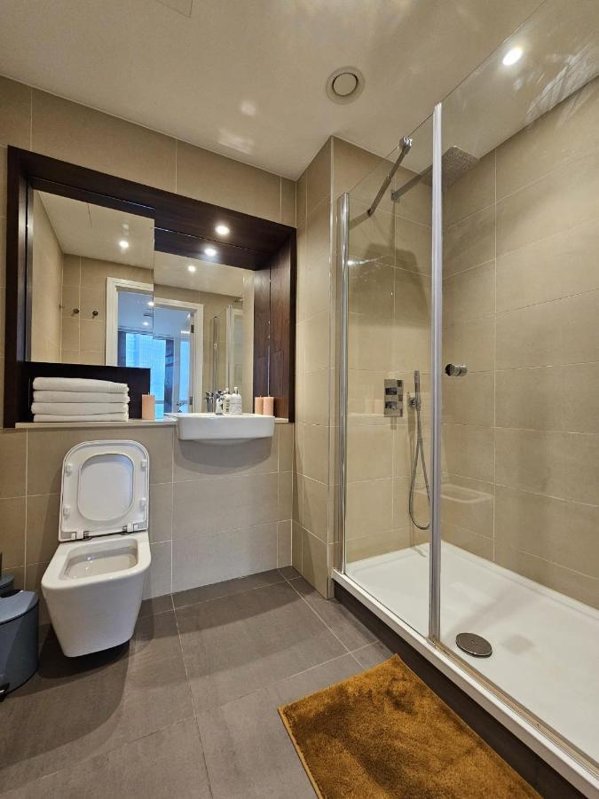 2 Bed Luxurious Canary Wharf Appartamento Londra
